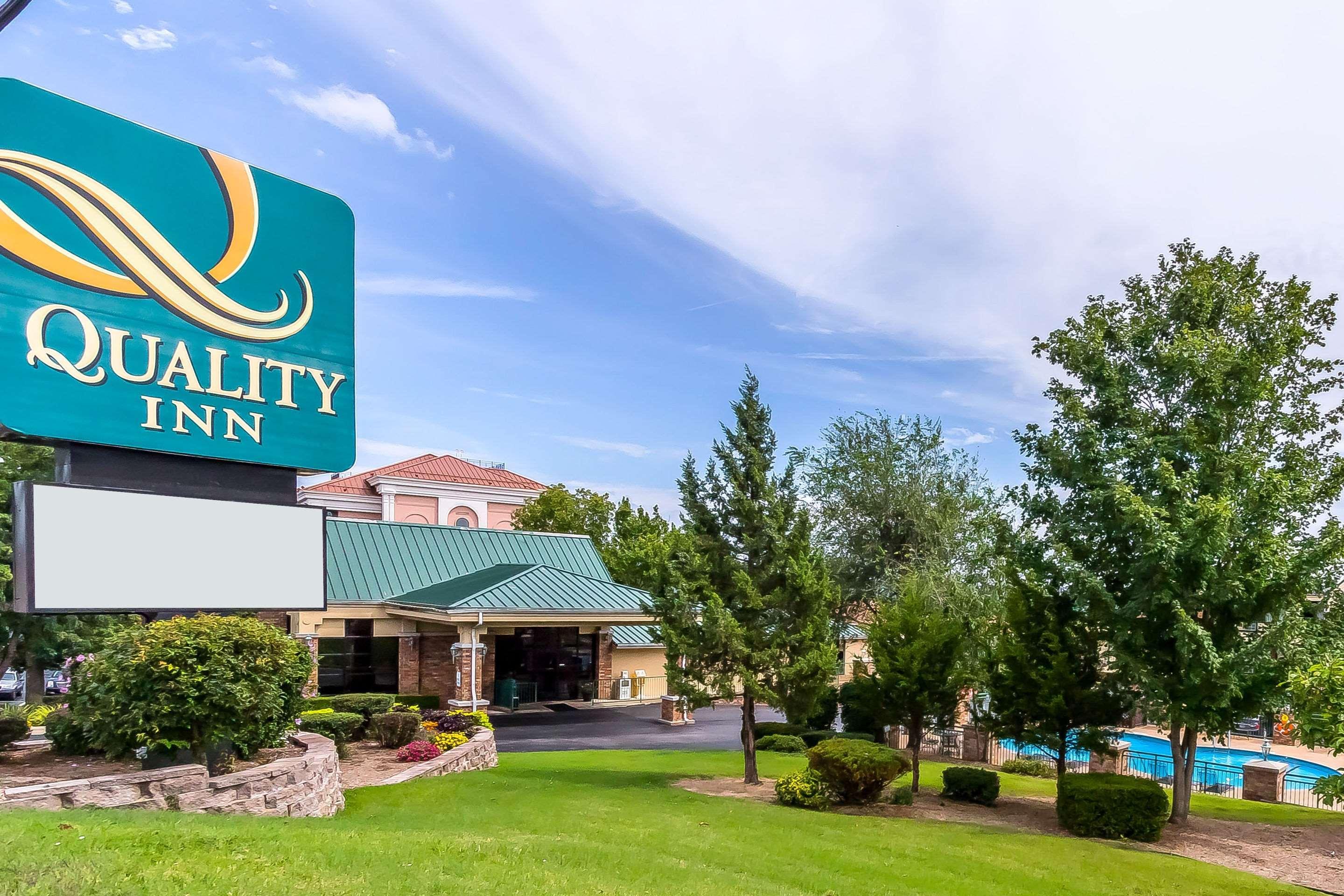 Quality Inn Branson On The Strip Exterior photo